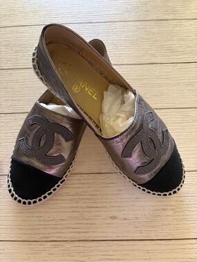 Chanel CC Espadrilles Metallic Bronze Leather Flats Size 37 Made in Spain